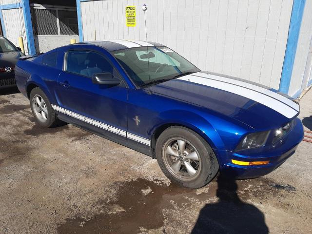 1ZVFT80N075300143 - 2007 FORD MUSTANG BLUE photo 4