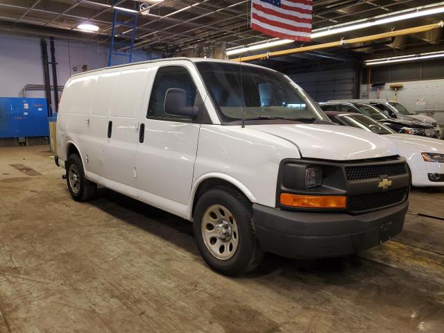 1GCSGAFX5B1105919 - 2011 CHEVROLET EXPRESS G1 WHITE photo 4