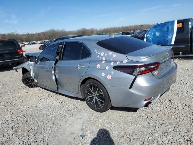 4T1G11AK7PU129451 - 2023 TOYOTA CAMRY SE NIGHT SHADE SILVER photo 2