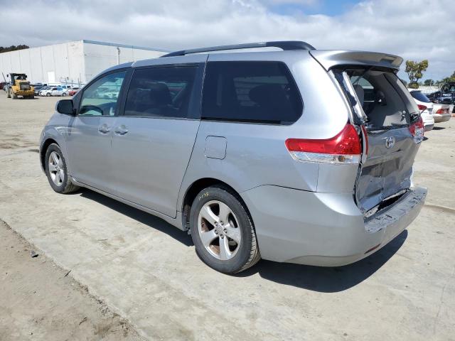 5TDKK3DC9DS315276 - 2013 TOYOTA SIENNA LE GRAY photo 2