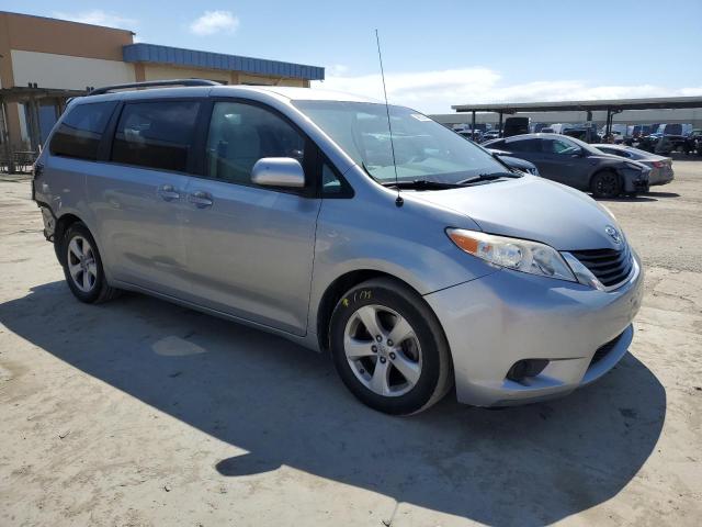 5TDKK3DC9DS315276 - 2013 TOYOTA SIENNA LE GRAY photo 4