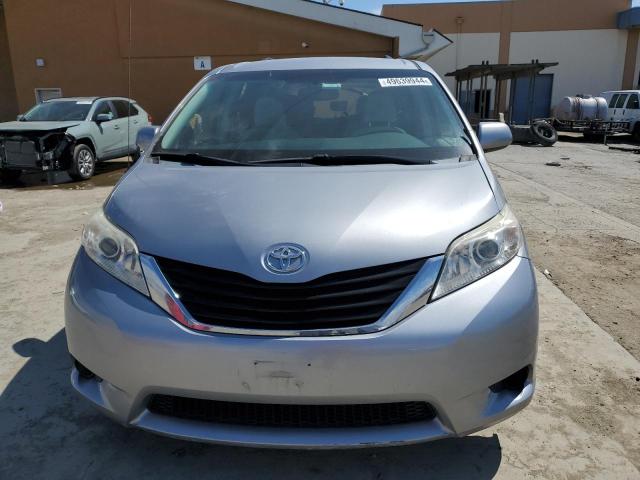 5TDKK3DC9DS315276 - 2013 TOYOTA SIENNA LE GRAY photo 5