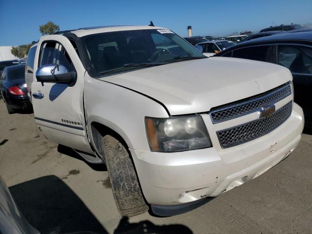 1GNSKKE3XBR324242 - 2011 CHEVROLET SUBURBAN K1500 LTZ WHITE photo 4