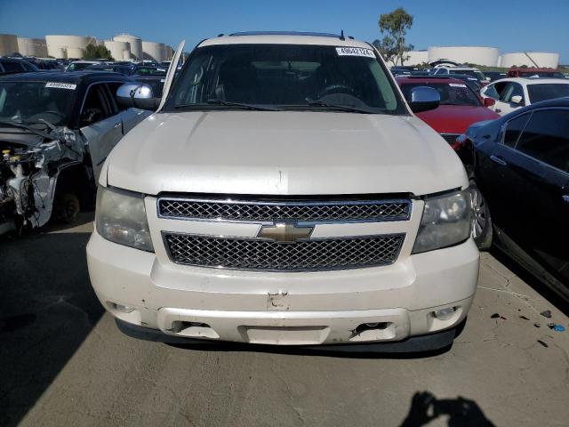 1GNSKKE3XBR324242 - 2011 CHEVROLET SUBURBAN K1500 LTZ WHITE photo 5