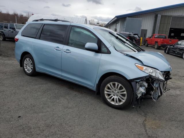 5TDYZ3DC6HS803418 - 2017 TOYOTA SIENNA XLE BLUE photo 4