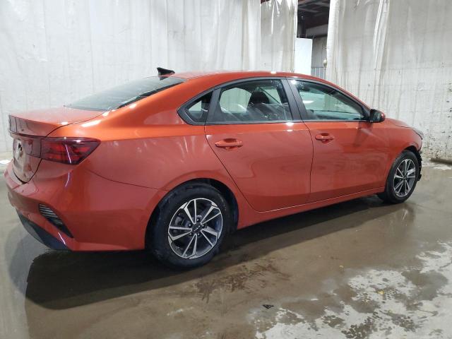 3KPF24AD2PE531084 - 2023 KIA FORTE LX ORANGE photo 3