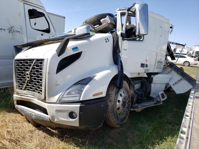 4V4WC9EHXNN299452 - 2022 VOLVO VNR WHITE photo 2