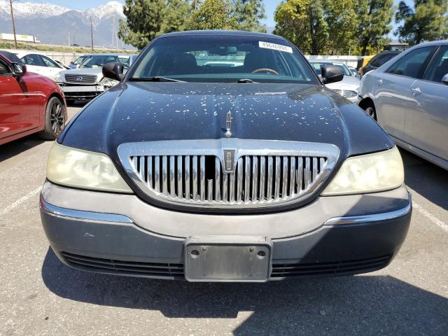 1LNHM82W03Y600719 - 2003 LINCOLN TOWN CAR SIGNATURE BLACK photo 5