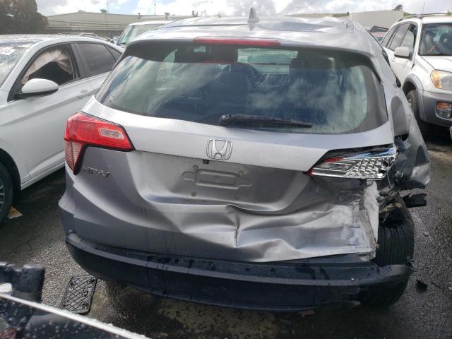 3CZRU5H3XJG700994 - 2018 HONDA HR-V LX SILVER photo 6