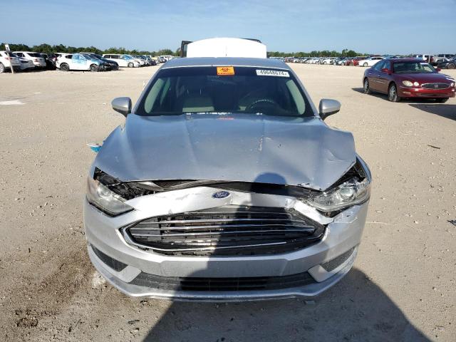 3FA6P0H73HR339862 - 2017 FORD FUSION SE SILVER photo 5