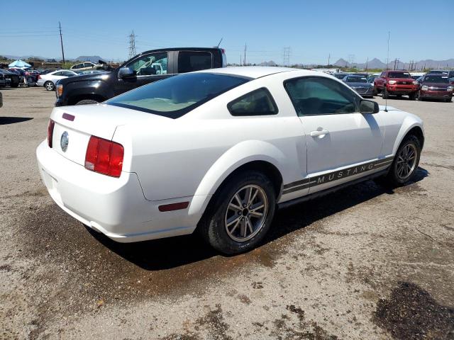1ZVFT80N655116466 - 2005 FORD MUSTANG WHITE photo 3
