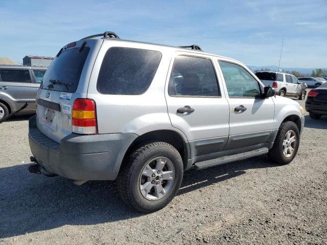 1FMYU93165KA06022 - 2005 FORD ESCAPE XLT SILVER photo 3