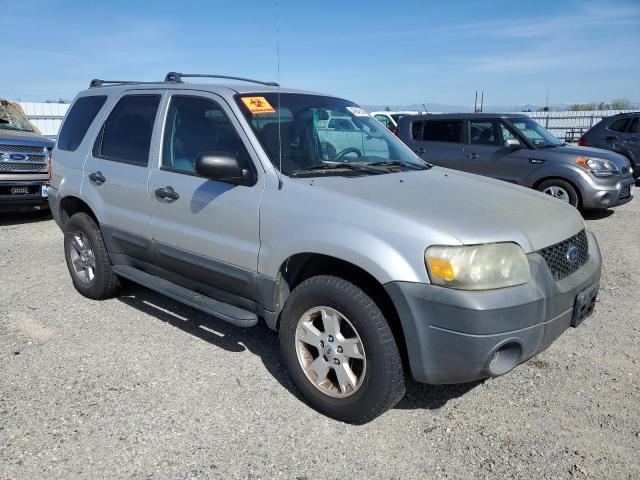 1FMYU93165KA06022 - 2005 FORD ESCAPE XLT SILVER photo 4