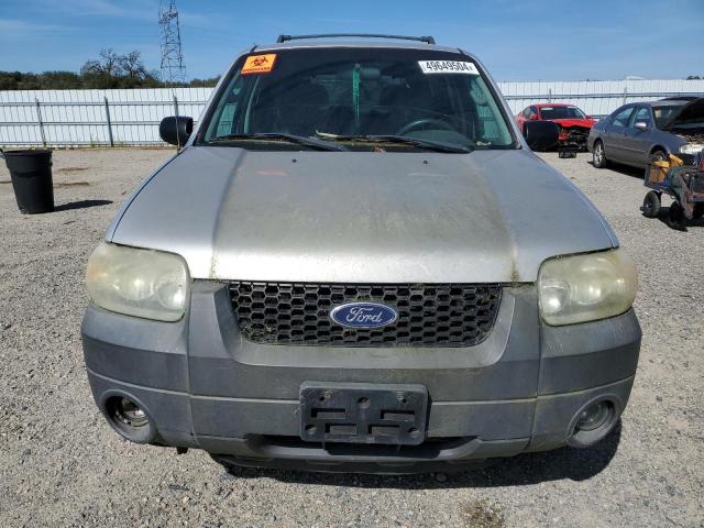 1FMYU93165KA06022 - 2005 FORD ESCAPE XLT SILVER photo 5