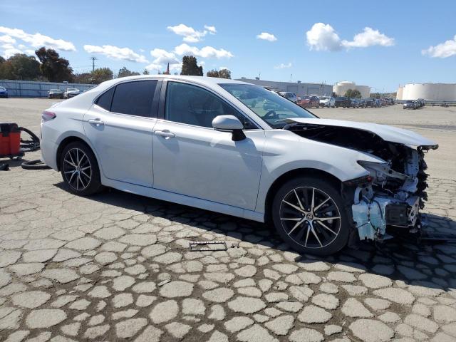 4T1G31AK3RU068029 - 2024 TOYOTA CAMRY SE NIGHT SHADE WHITE photo 4