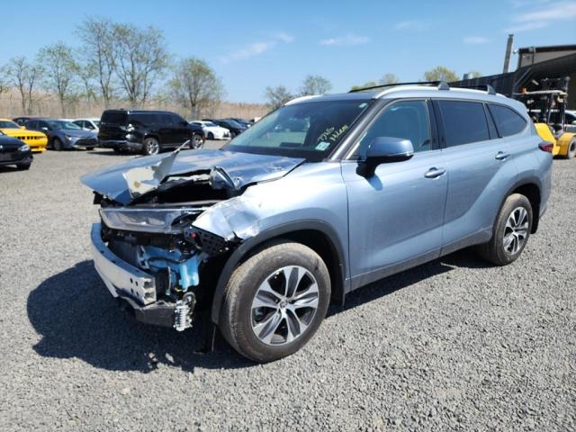 5TDGZRBH1NS222272 - 2022 TOYOTA HIGHLANDER XLE BLUE photo 2