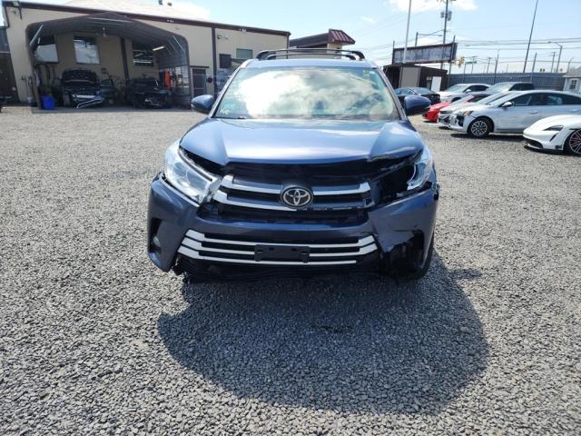 5TDJZRFH4JS813755 - 2018 TOYOTA HIGHLANDER SE BLUE photo 11