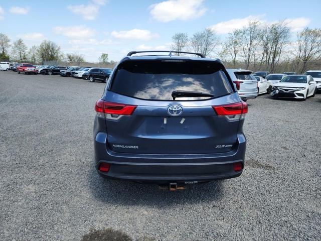 5TDJZRFH4JS813755 - 2018 TOYOTA HIGHLANDER SE BLUE photo 12