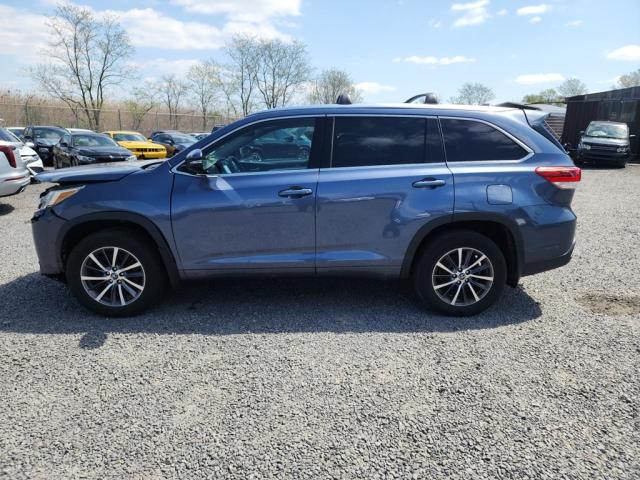 5TDJZRFH4JS813755 - 2018 TOYOTA HIGHLANDER SE BLUE photo 14