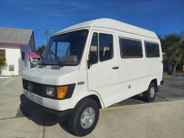 WDB60106118144473 - 2001 MERCEDES-BENZ SPRINTER WHITE photo 2