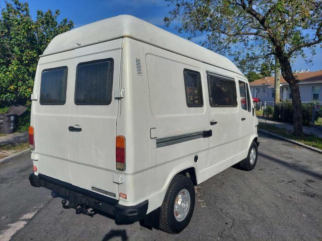 WDB60106118144473 - 2001 MERCEDES-BENZ SPRINTER WHITE photo 4