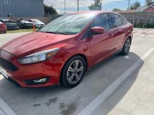 1FADP3FE6JL268977 - 2018 FORD FOCUS SE RED photo 2