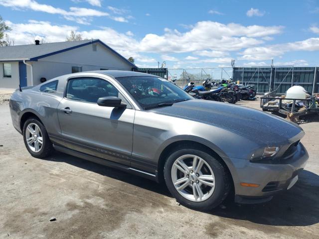 1ZVBP8AN5A5161992 - 2010 FORD MUSTANG GRAY photo 4