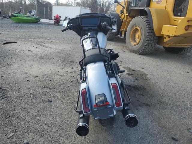 1HD1KB71XRB613185 - 2024 HARLEY-DAVIDSON FLHX 银色 照片 4