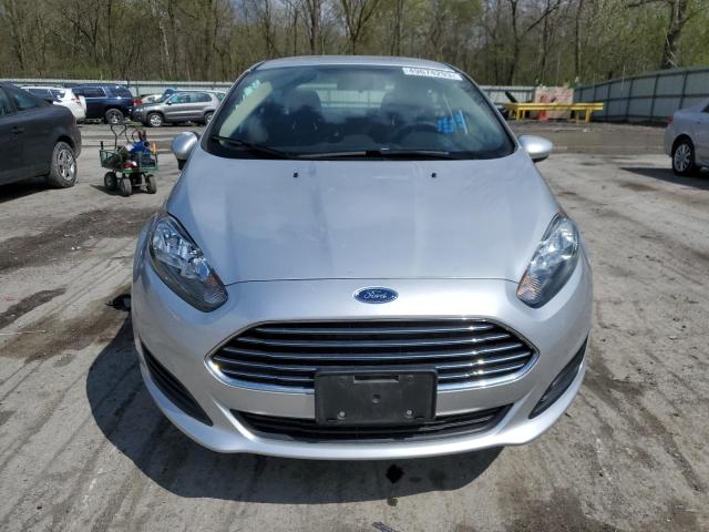 3FADP4BJ5HM152963 - 2017 FORD FIESTA SE SILVER photo 5