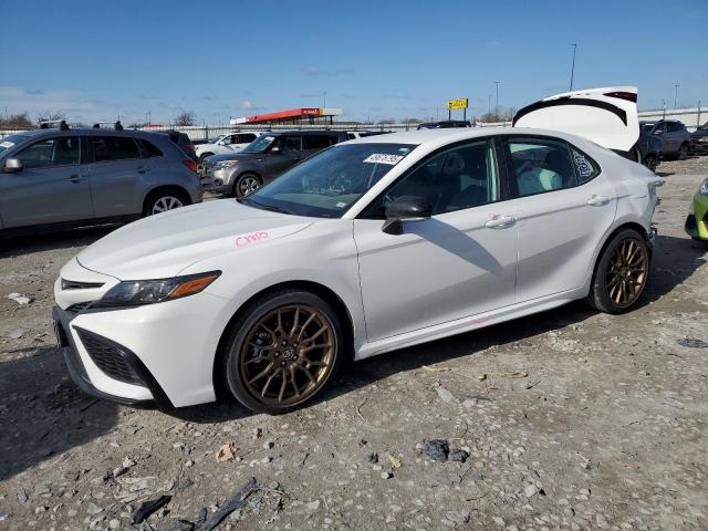 4T1G11AK0PU133017 - 2023 TOYOTA CAMRY SE NIGHT SHADE WHITE photo 1