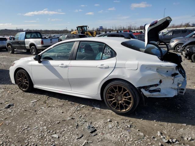 4T1G11AK0PU133017 - 2023 TOYOTA CAMRY SE NIGHT SHADE WHITE photo 2