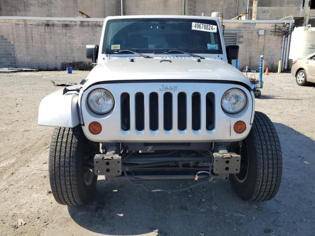 1J4GA5D12BL522555 - 2011 JEEP WRANGLER SAHARA SILVER photo 5