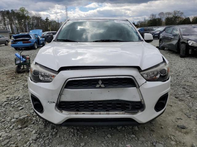 4A4AP3AU6FE023838 - 2015 MITSUBISHI OUTLANDER ES WHITE photo 5