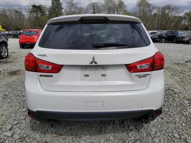 4A4AP3AU6FE023838 - 2015 MITSUBISHI OUTLANDER ES WHITE photo 6