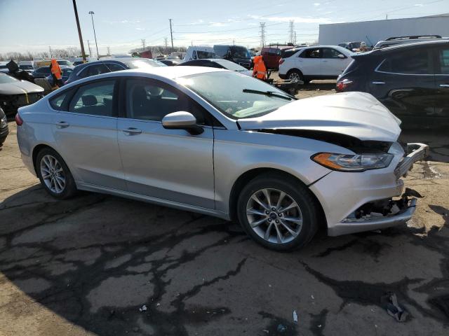 3FA6P0H79HR349344 - 2017 FORD FUSION SE SILVER photo 4