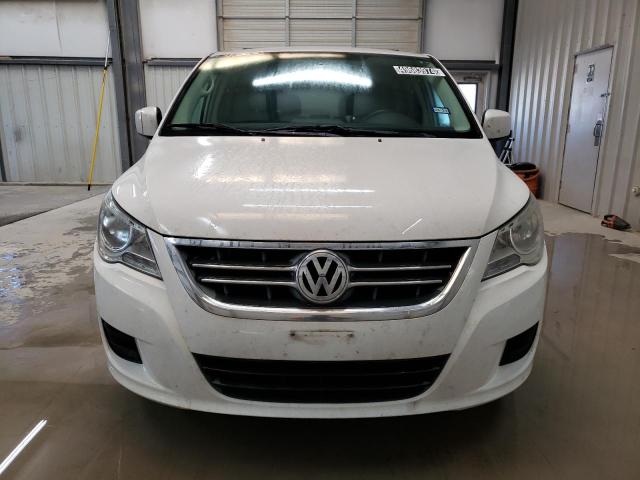 2C4RVABG2ER134904 - 2014 VOLKSWAGEN ROUTAN SE WHITE photo 5