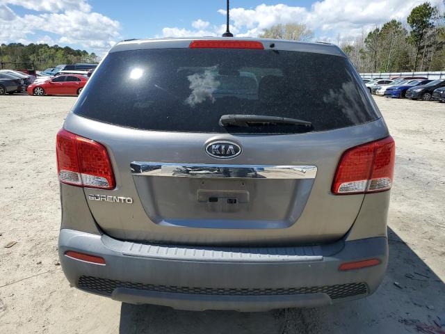 5XYKT3A12CG215208 - 2012 KIA SORENTO BASE GRAY photo 6