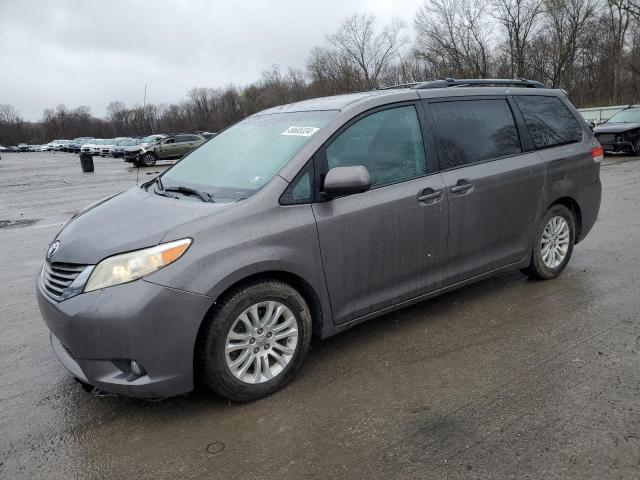 2013 TOYOTA SIENNA XLE, 