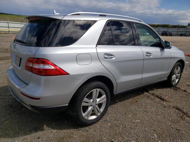 4JGDA2EB1DA172747 - 2013 MERCEDES-BENZ ML 350 BLUETEC SILVER photo 3