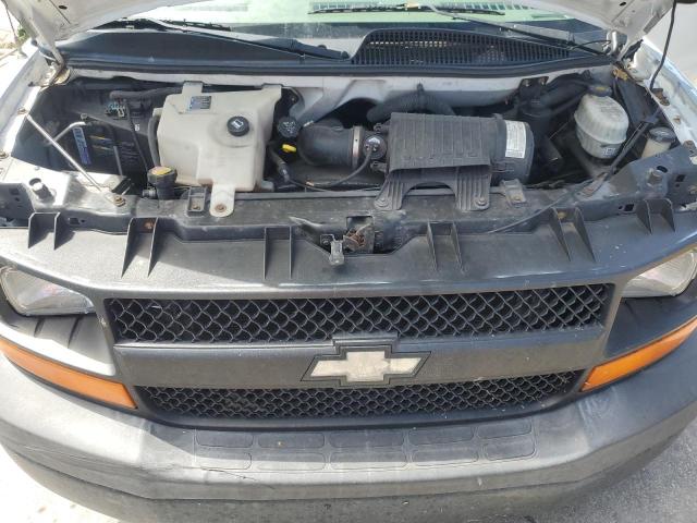 1GCFG15X451127689 - 2005 CHEVROLET EXPRESS G1 WHITE photo 11