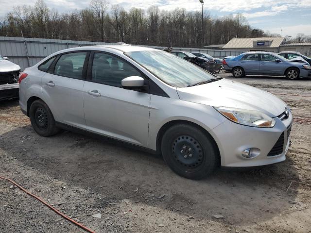 1FAHP3F22CL469642 - 2012 FORD FOCUS SE SILVER photo 4