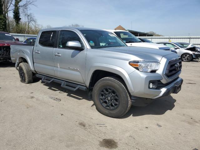 3TYCZ5AN5NT077949 - 2022 TOYOTA TACOMA DOUBLE CAB SILVER photo 4