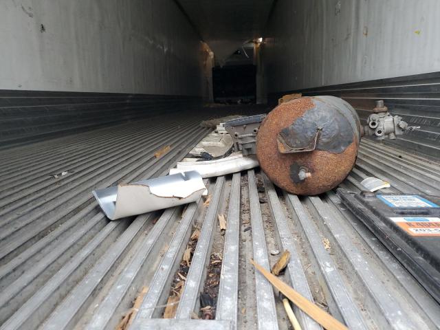 1UYVS2533J6249312 - 2018 UTILITY VS2RA أبيض صورة 5