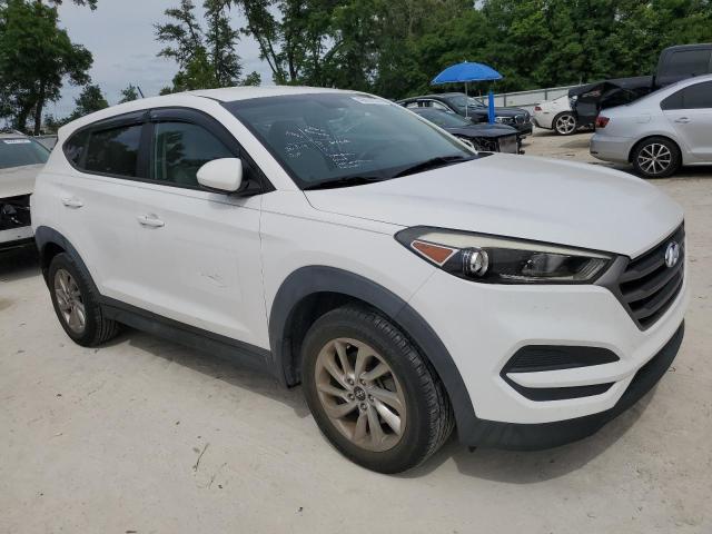 KM8J23A42GU088629 - 2016 HYUNDAI TUCSON SE WHITE photo 4