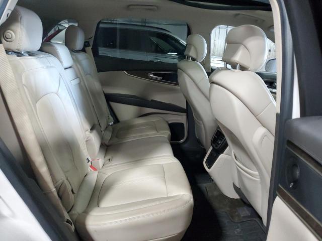 2LMPJ6LP5GBL50210 - 2016 LINCOLN MKX RESERVE WHITE photo 11