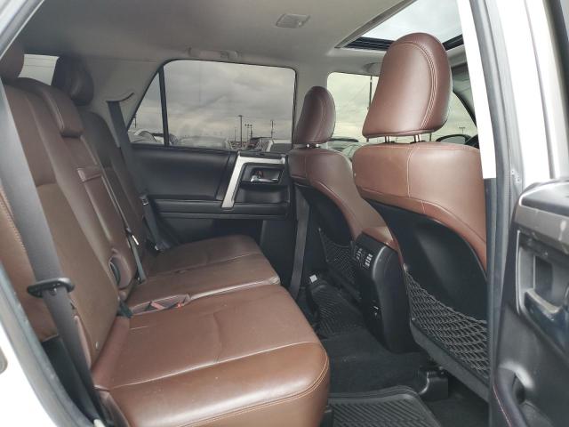 JTEBU5JR5G5387063 - 2016 TOYOTA 4RUNNER SR5/SR5 PREMIUM 银色 照片 11