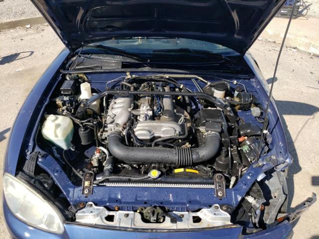 JM1NB353820222664 - 2002 MAZDA MX-5 MIATA BASE BLUE photo 11