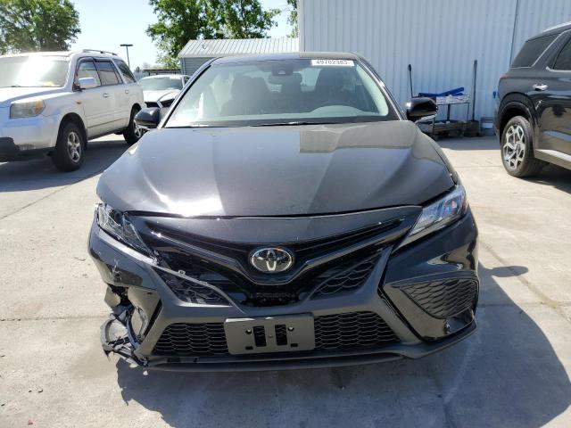 4T1T11AK4PU788246 - 2023 TOYOTA CAMRY SE NIGHT SHADE BLACK photo 5