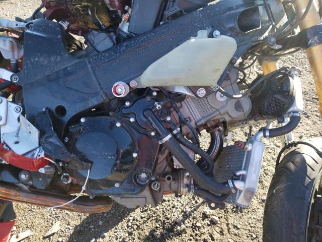 JS1VT52A3W2100715 - 1998 SUZUKI TL1000 R RED photo 7