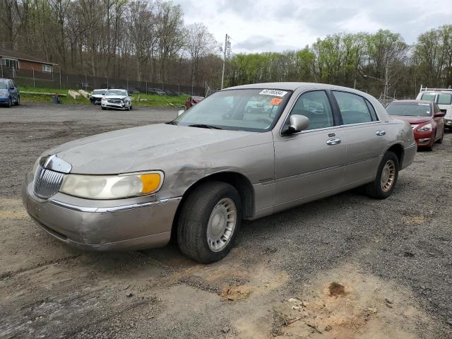 1LNHM81W3YY876756 - 2000 LINCOLN TOWN CAR EXECUTIVE TAN photo 1